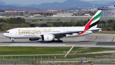 Emirates A6-EWJ Boeing 777-21HLR