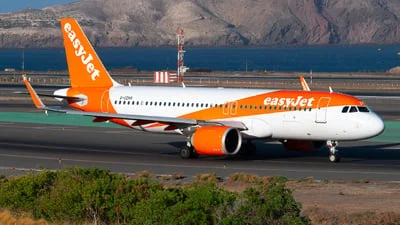 easyJet G-UZHX Airbus A320-251N