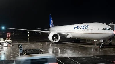 United Airlines N2747U Boeing 777-322ER