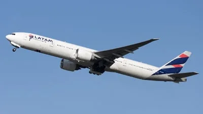 LATAM Airlines  PT-MUG Boeing 777-32WER