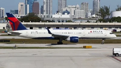 Delta Air Lines N6702 Boeing 757-232