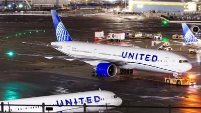 United Airlines N77012 Boeing 777-224(ER)