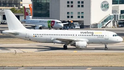 Vueling EC-JTQ Airbus A320-214