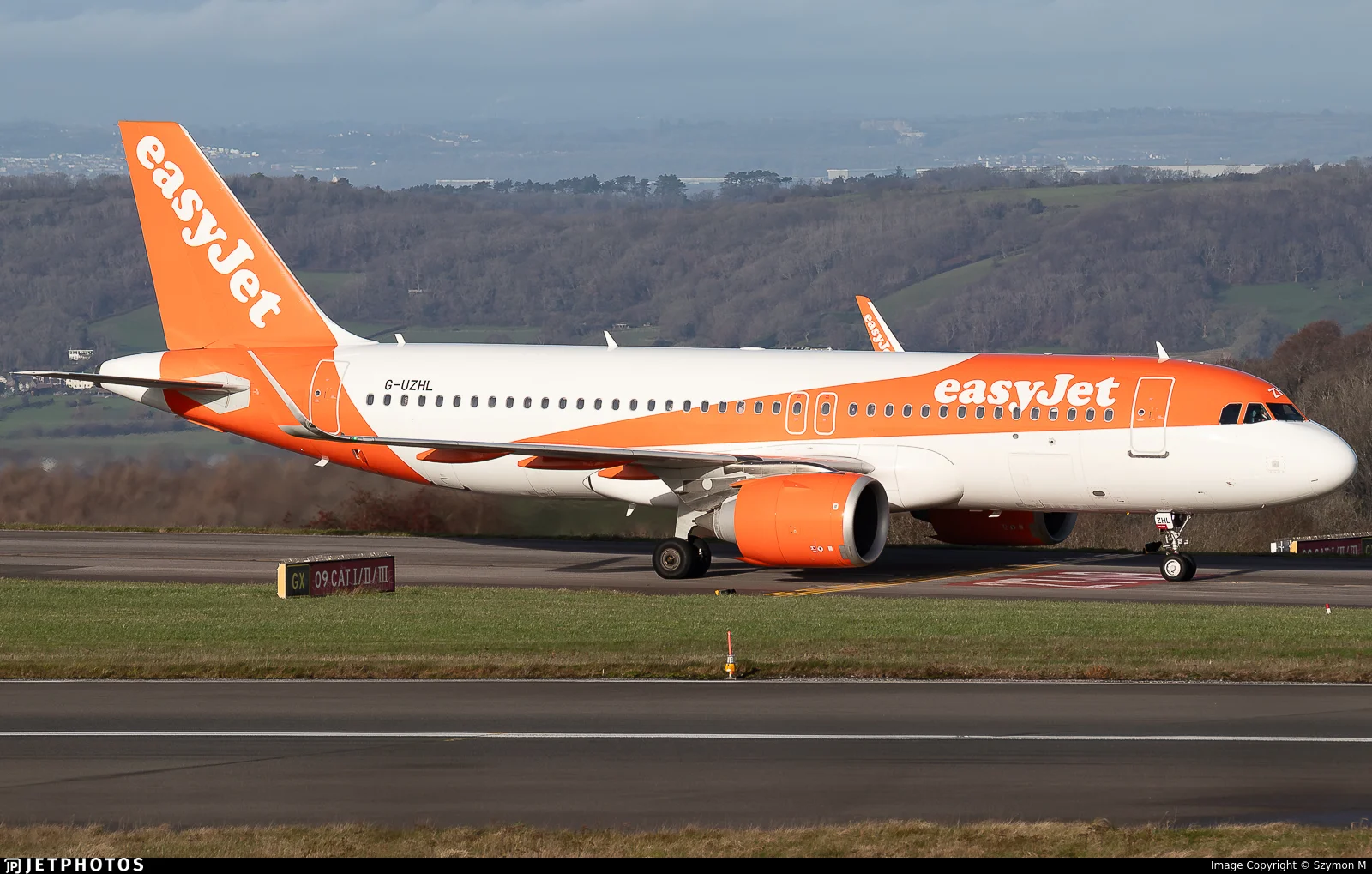 easyJet G-UZHL A20N