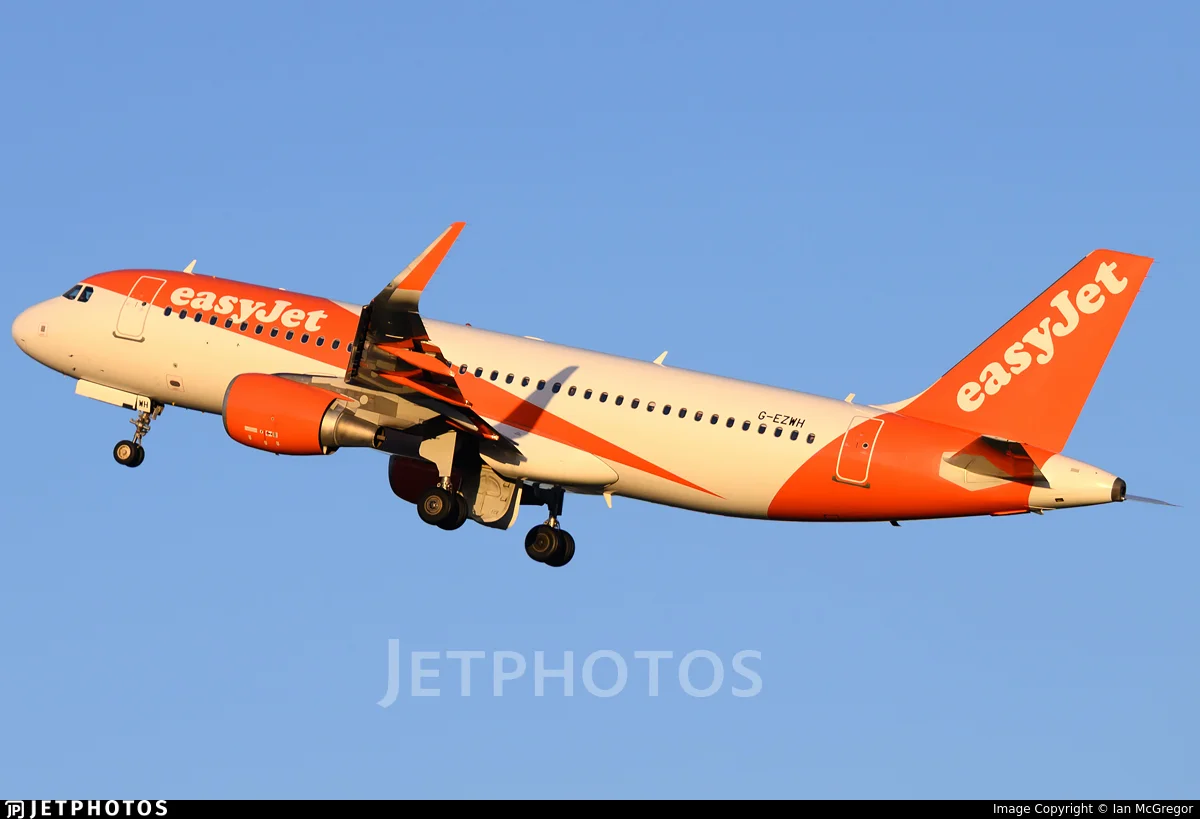 easyJet G-EZWH A320