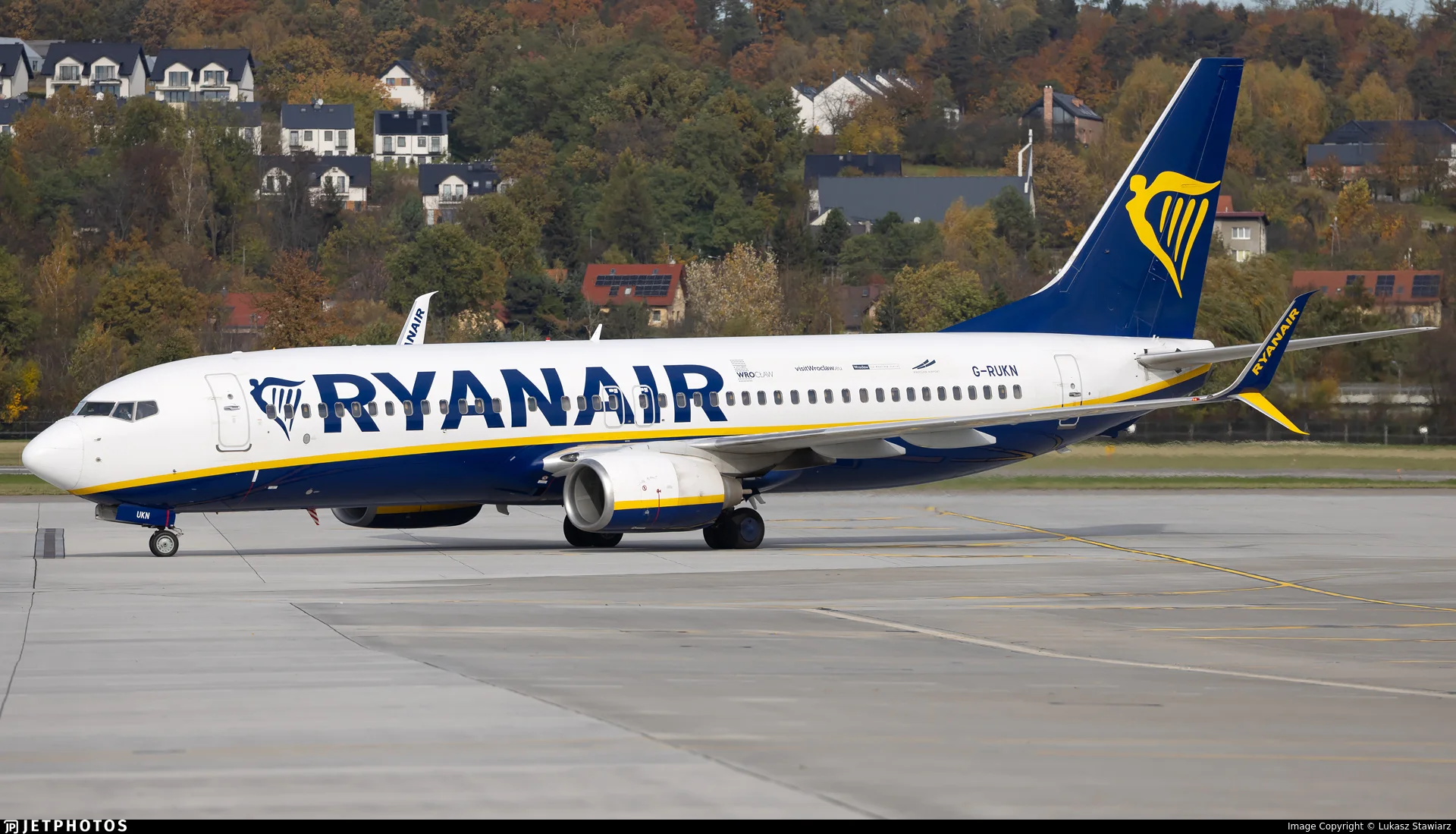 Ryanair UK G-RUKN B738