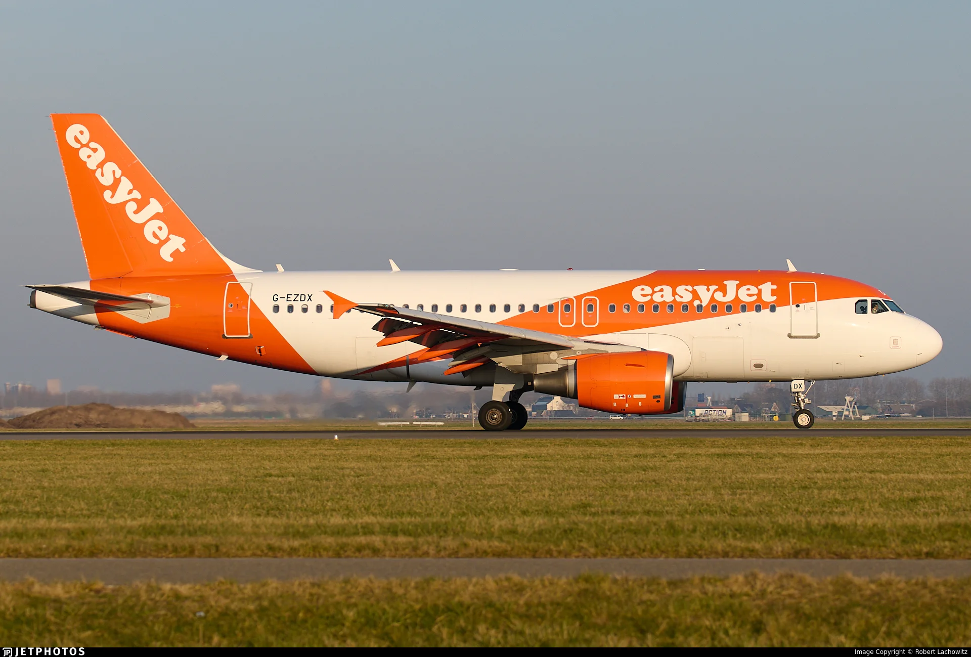 easyJet G-EZDX A319