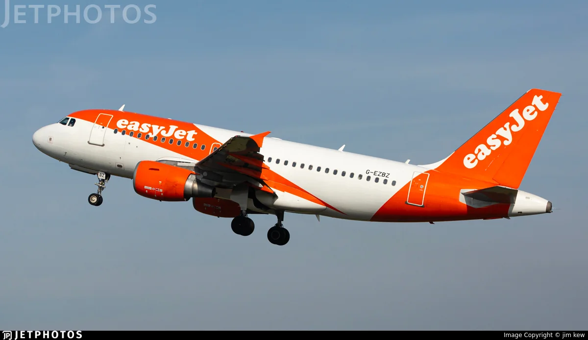 easyJet G-EZBZ A319