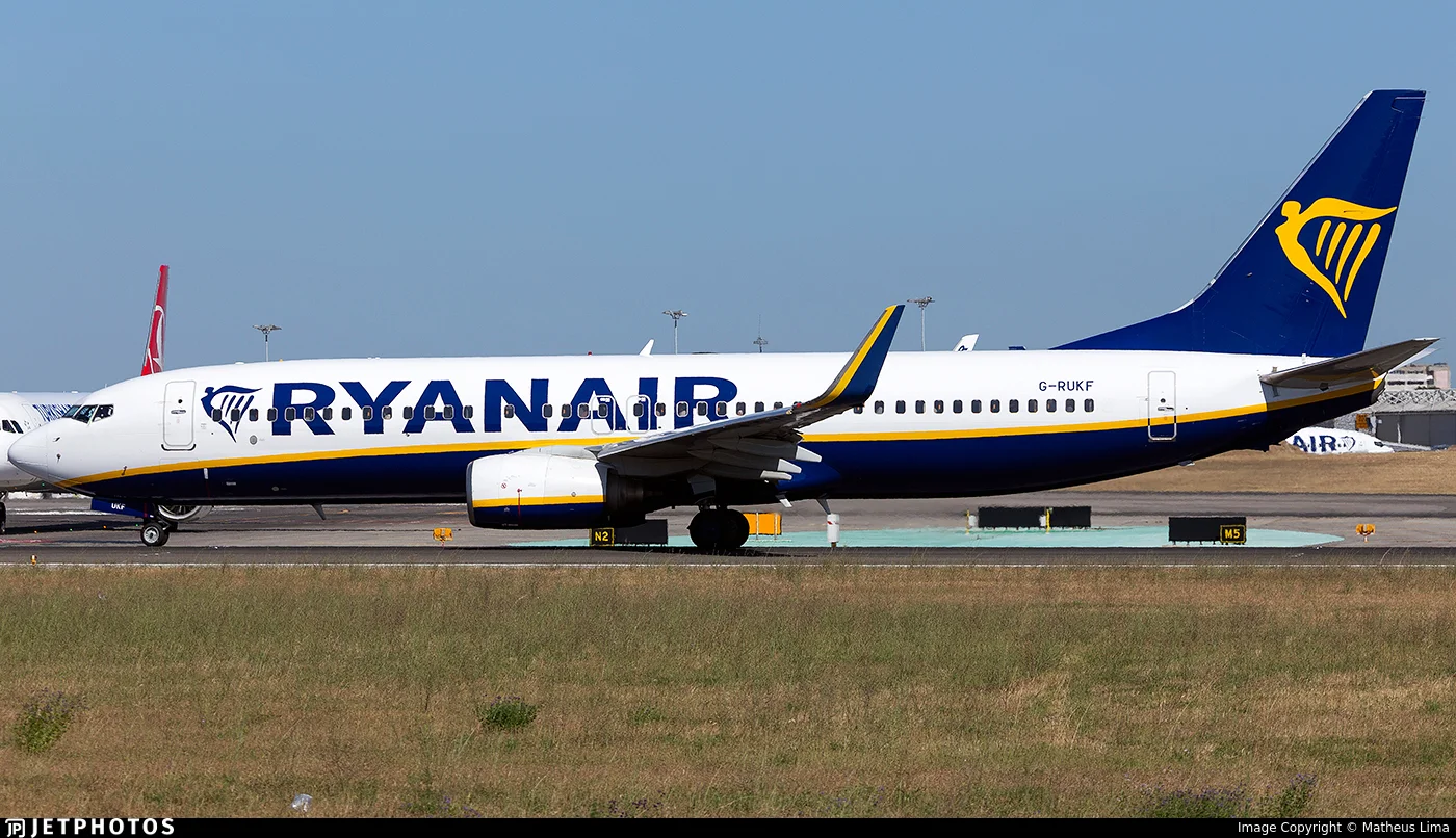 Ryanair UK G-RUKF B738
