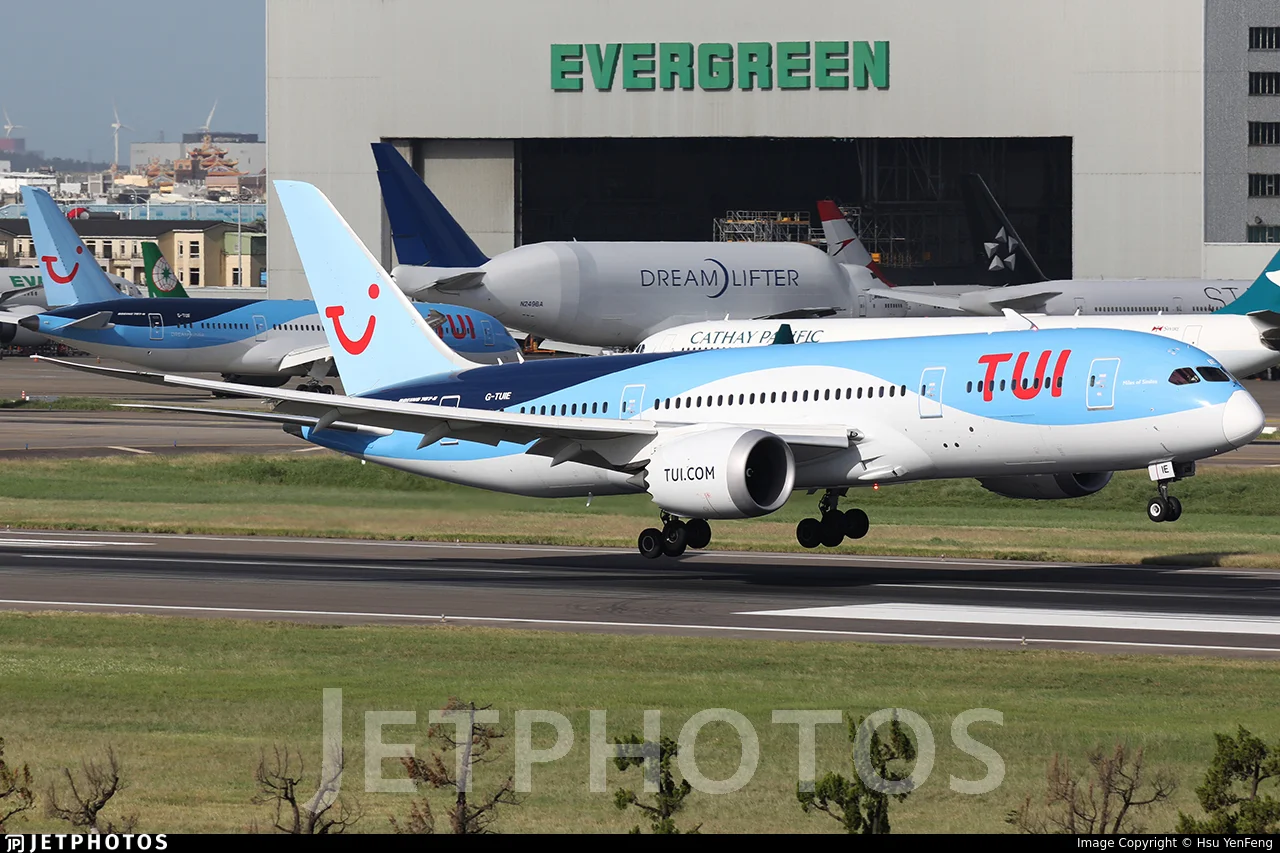 TUI Airways G-TUIE B788