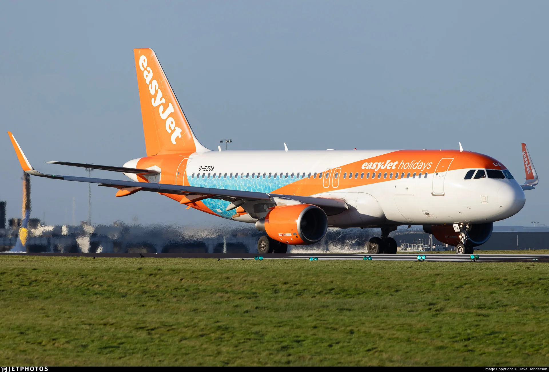easyJet G-EZOA A320